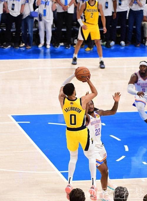 6月12日总决赛：步行者对决雷霆 哈利伯顿精彩表现